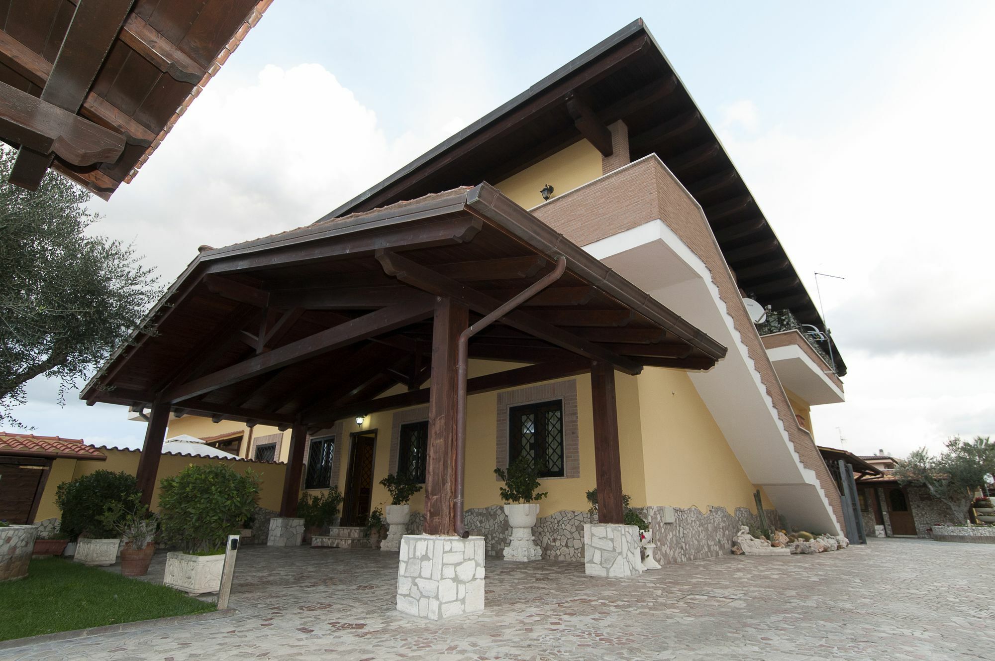 Eneahouse